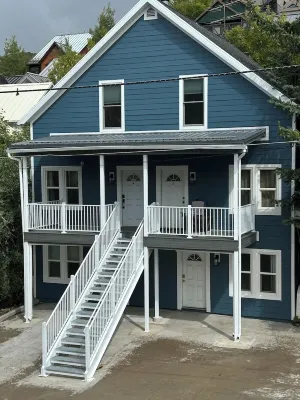 7 Minute Walk to Town Lift and Main Street - Spacious Mountainside Retreat!