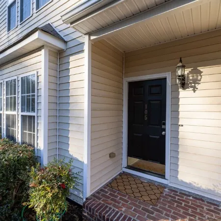 Near downtown Cary & RDU. Easy access to Raleigh, Durham and local venues.
