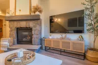 Remodeled modern ski-in/ ski-out condo in Keystone, 1 bd/1 ba, sleeps 4