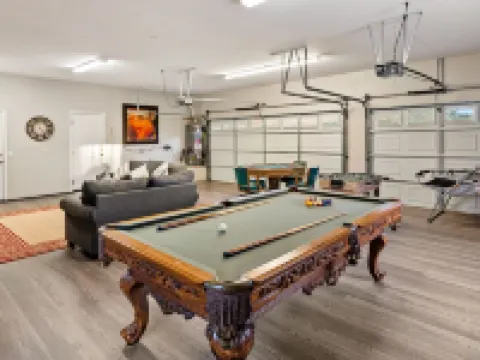 Modern home, Dog Agility Run, Game Room, Fire Pit & New Playground Hotels in Atascadero