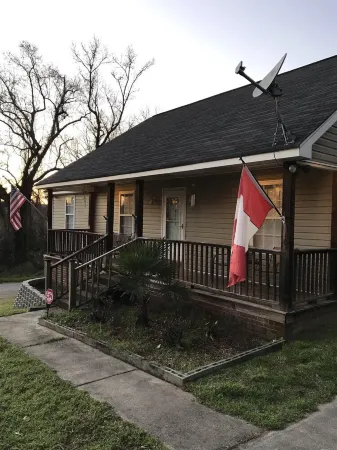 The Canal Riverfront Getaway Отели рядом с достопримечательностью «Ривербанкс Зу энд Гарден»