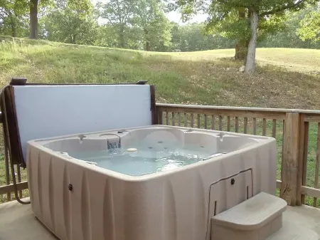 Timber Mountain Lodge,  Private Hot Tub .1 Mi to Thunder Ridge; 10 min Branson