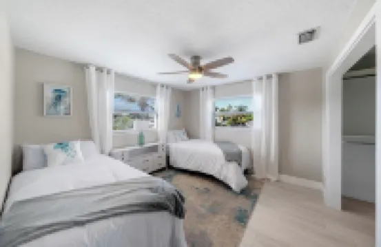 Heated Pool+Spa+BeachWalk+Bikes+MiniGolf+Beach Essentials &Toys+Outdoor Kitchen