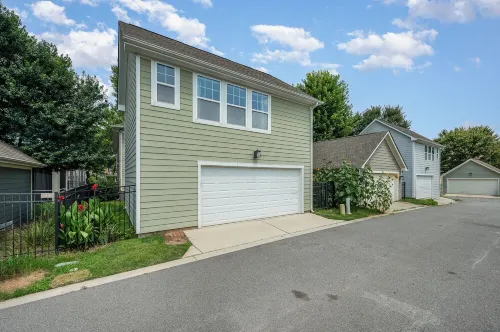 Stylish 1BR Guesthouse w/ Attached Garage ~2 Miles from Uptown Charlotte