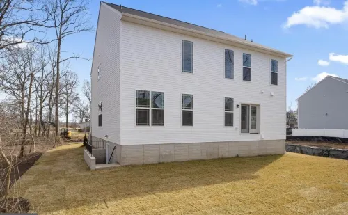 Spacious Private Basement Hotels in Severn