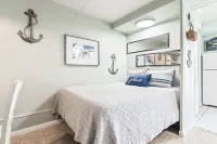 Summer Time! Indoor/OutdoorPools.Sleeps 4.Pet Friendly!