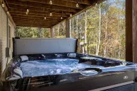 HOT TUB w CA King beds Acres of  & secluded. Pymt plan, dogs welcome