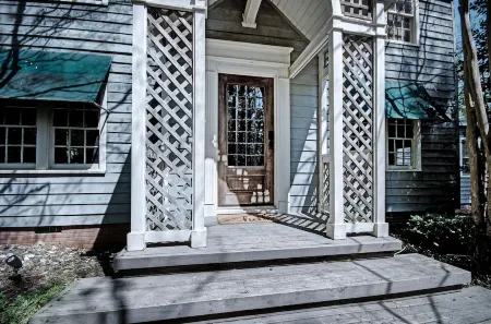 7Br City Retreat  Smart TVs, BBQ & Near Belhaven