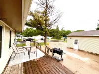 Cozy 4-bedroom, bathrooms, Free Parking