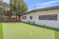 Designer home minutes from downtown! 6 beds 3 full bathrooms Hotels in Sarasota County