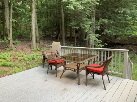 Quiet Comfortable Cabin 5 Min. Walk to Swimming and Boating