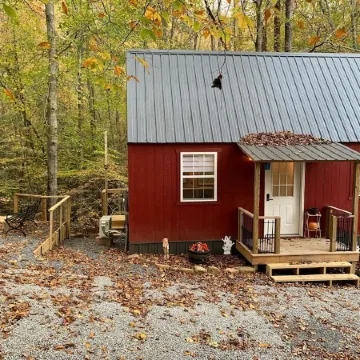 Raccoon Lodge at Coops Creek Cabins