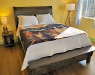 Sunshine Studio - Private apt and yard (eco, solar)