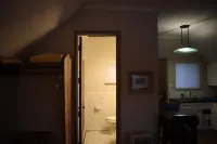 Cozy Cottage overlooking Bitterroot Valley, private setting east of Victor