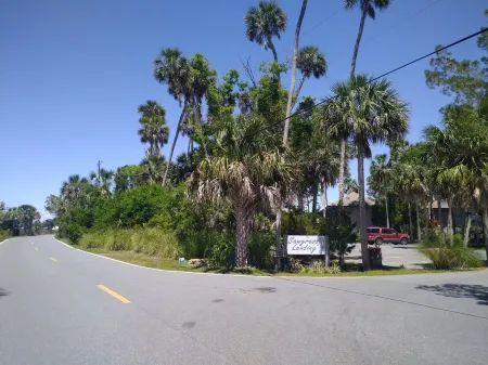 Gorgeous getaway tucked in Eco Village of Sawgrass Landing in Crystal River, Fl.