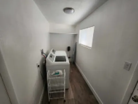 Quiet Private Cottage near ZION - Pet-Friendly ~ Tesla/ EV Charger