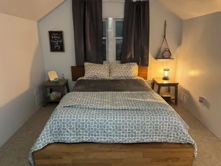 Modern Family Style Getaway -Wakefield UP House for up to 8!