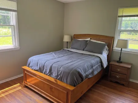 Retreat on the Creek: Home overlooking a backyard lake and the Auxvasse Creek