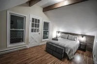 BLVE Cabin w/ Hot Tub in Mountains Near Bushkill Falls VIEWS