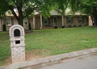 One level home close to interstate and 25 minutes to Nashville. Hotels near Walmart Supercenter