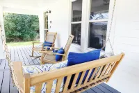 Charming 3-bedroom farmhouse in marvelous Greencastle near DePauw University Hotels in Greencastle