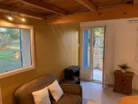 Provencal Mazet 5 minutes from Isle sur la Sorgue - Private parking Hotels in Le Thor