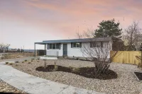 Luxurious Renovated Home with New Hot Tub: By Stadium, Expo Center, and Skiing. Hotels near Home Storage Center