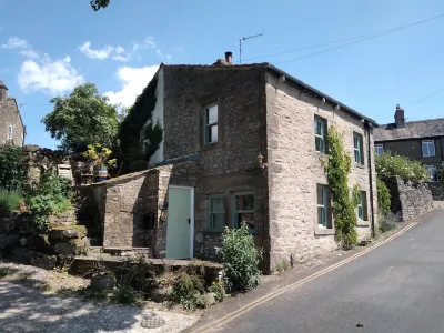 Cottage In Popular Village Hotels near Grassington Congregational Church