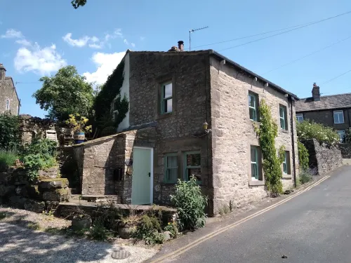 Cottage In Popular Village Hotels in Grassington