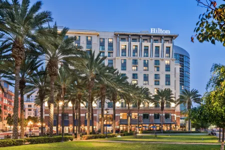 Hilton San Diego Gaslamp Quarter Отели рядом с достопримечательностью «Ботаникал Билдинг»