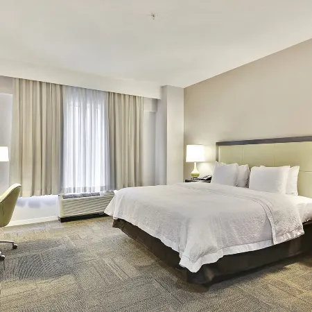 Hampton Inn Alexandria-Old Town/King Street Отели рядом с достопримечательностью «Набережная Старого города»