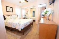 WATERFRONT HOME 35' SEAWALL & DOCK 2 Bedroom 2 Bath Vacation Rental Hotels in Cudjoe Key