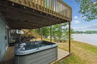 Amazing lake views for the perfect family getaway at the Lake Thirteen Retreat!