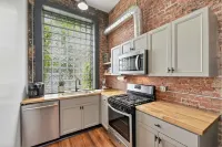 A Cleveland Modern and Historic Apartment