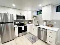 Newly Renovated, AC, Walkable, Central Downtown Bothell ボセルのホテル