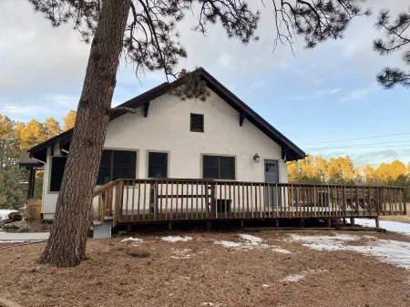 Charming Cottage 3BR/2BA Hot Tub