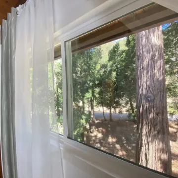 4 Bedroom Family Cabin • 5 Min Stroll to Lake Gregory!