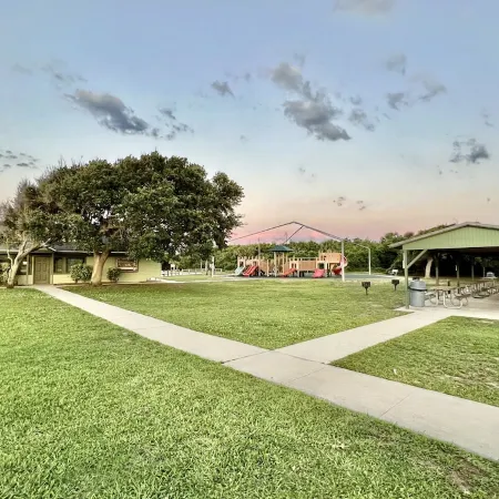 Cozy Crab House, Beachside, Walk to Beach & River, Coffee Bar & Fire Pit
