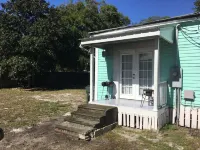 The Oyster @ Seashell Cottages, Large Yard for Parking, Bring Your Boats & More! Hotels near Wild Willy's Adventure Zone