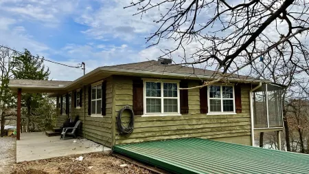 Hill House with hot tub and Private Lake access