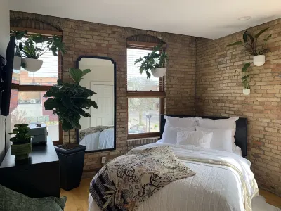 Botanical Loft & Deck — Old Town Lansing Hotels near Reutter Park