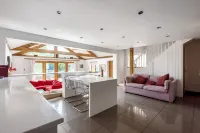 3 BED (Ensuite) Self Catering Contemporary Oak Framed in Rural Countryside
