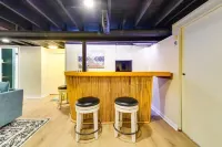 Family & Pet-Friendly w/ Yard & Game Room/Desk. Walk a Block to Lake Ontario. Hotels in Greece