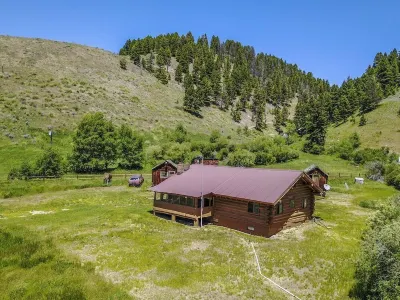 Montana Hideaway on the Madison River 클리프 레이크 주변 호텔