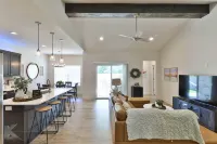 King Bed - Country Modern Farmhouse Abilene - Sleeps 18 close to Dyess AFB