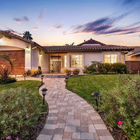 Your private oasis with heated pool and garden in Oceanside!