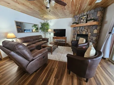 Waters Edge Condo -2 bed 2 bath