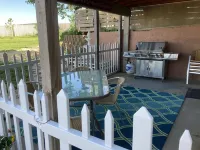 Country Living Private Apt w/Mini Petting Zoo