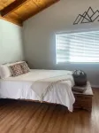 Modern Cabin with Private Jacuzzi - Casa de Manzanita