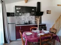 Studio Avec Terrasse et Piscine Hotels in Gard